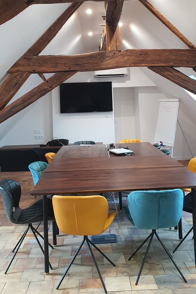 Exemple visuel d’une salle de réunion équipée en installations électriques