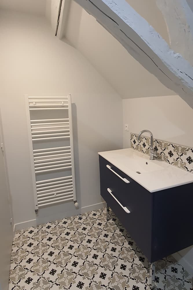 Exemple visuel d’une salle de bains rénovée